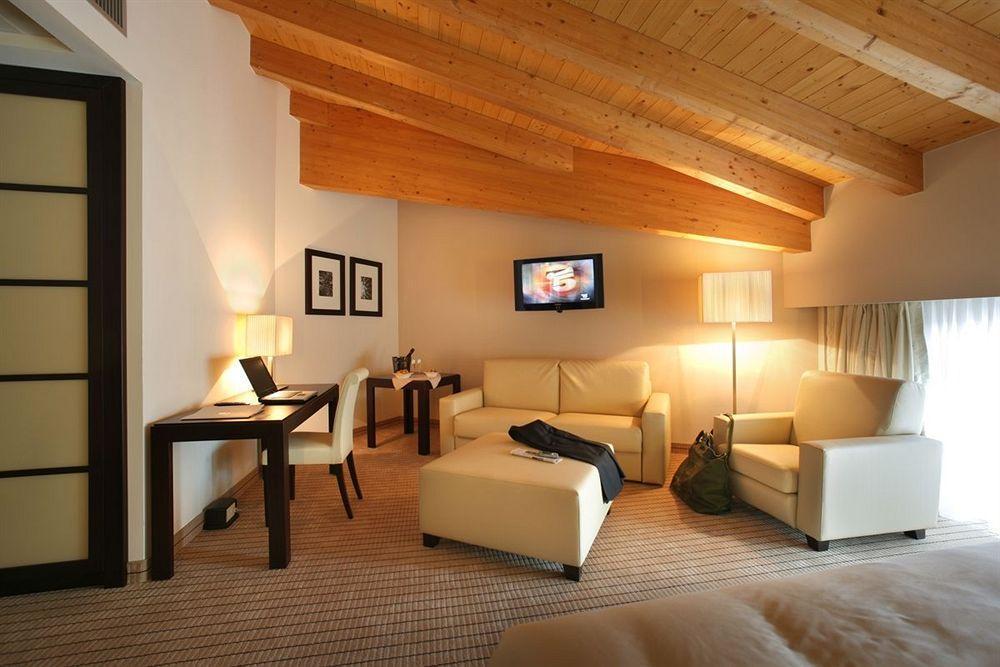 Hotel & Residence Вилла-Бартоломея Экстерьер фото